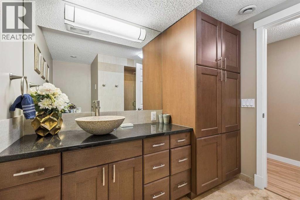7048 61 Avenue NW, Calgary, Alberta  T3B 3H8 - Photo 22 - A2352616