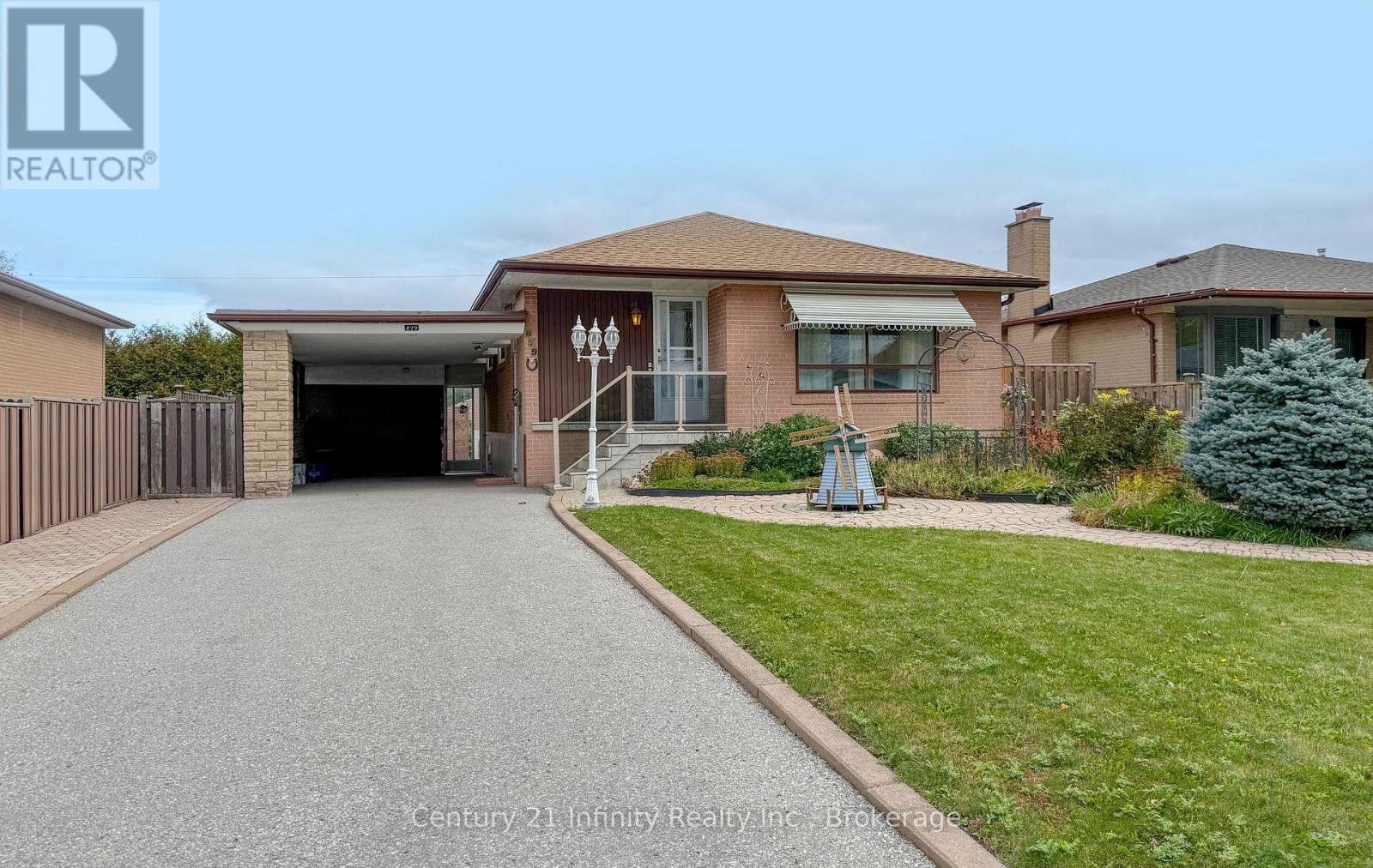879 Antonio Street, Pickering, Ontario  L1W 1T4 - Photo 2 - E14092614