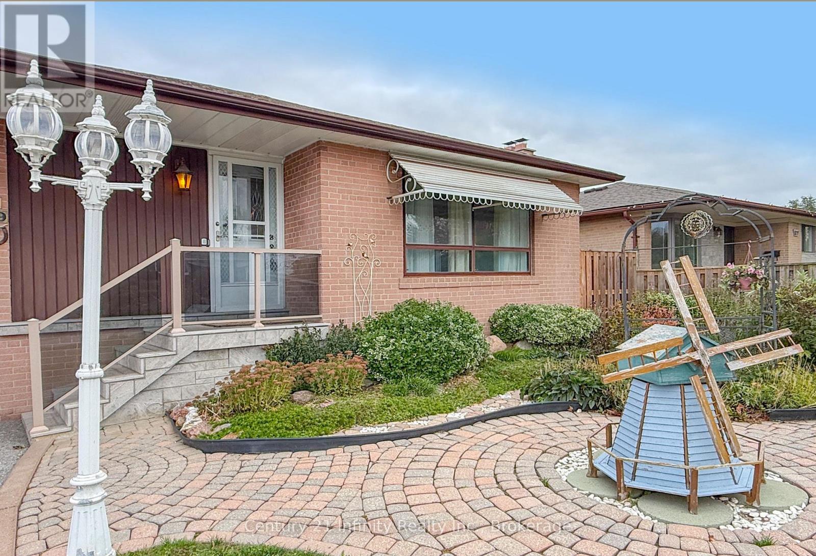 879 Antonio Street, Pickering, Ontario  L1W 1T4 - Photo 3 - E14092614