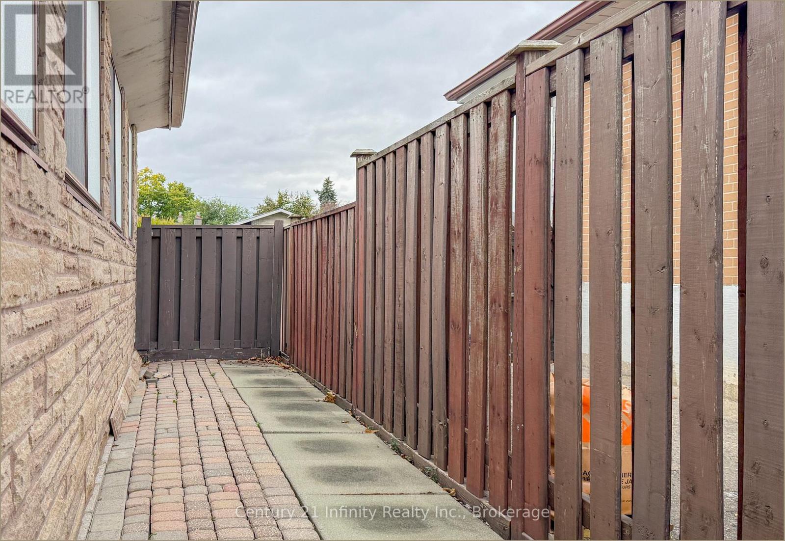 879 Antonio Street, Pickering, Ontario  L1W 1T4 - Photo 34 - E14092614