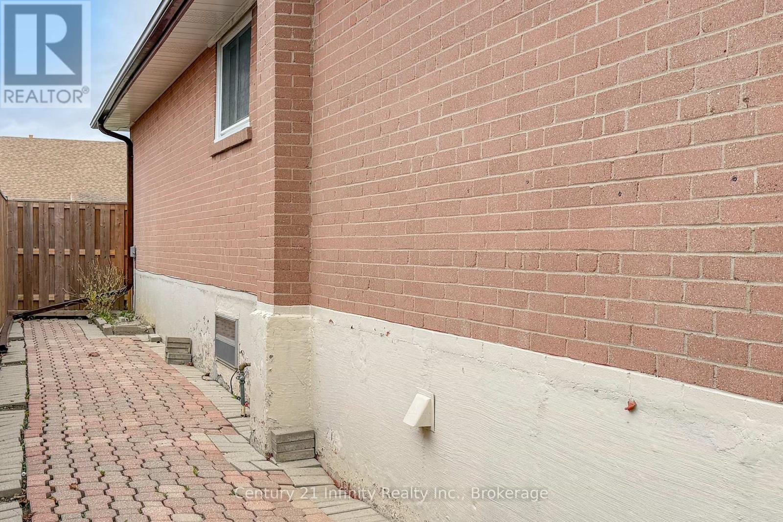 879 Antonio Street, Pickering, Ontario  L1W 1T4 - Photo 35 - E14092614