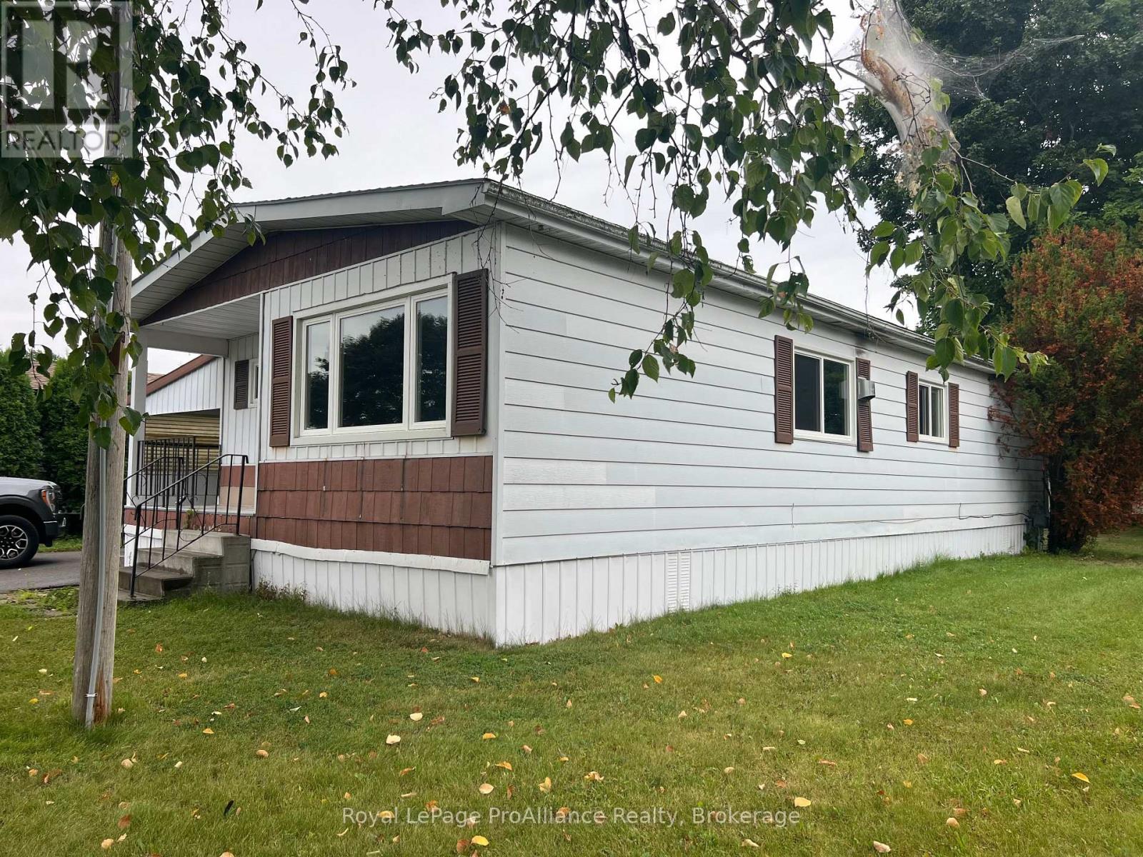 401 - 4 Dove Lane, Quinte West, Ontario  K8N 4Z3 - Photo 2 - X14092710