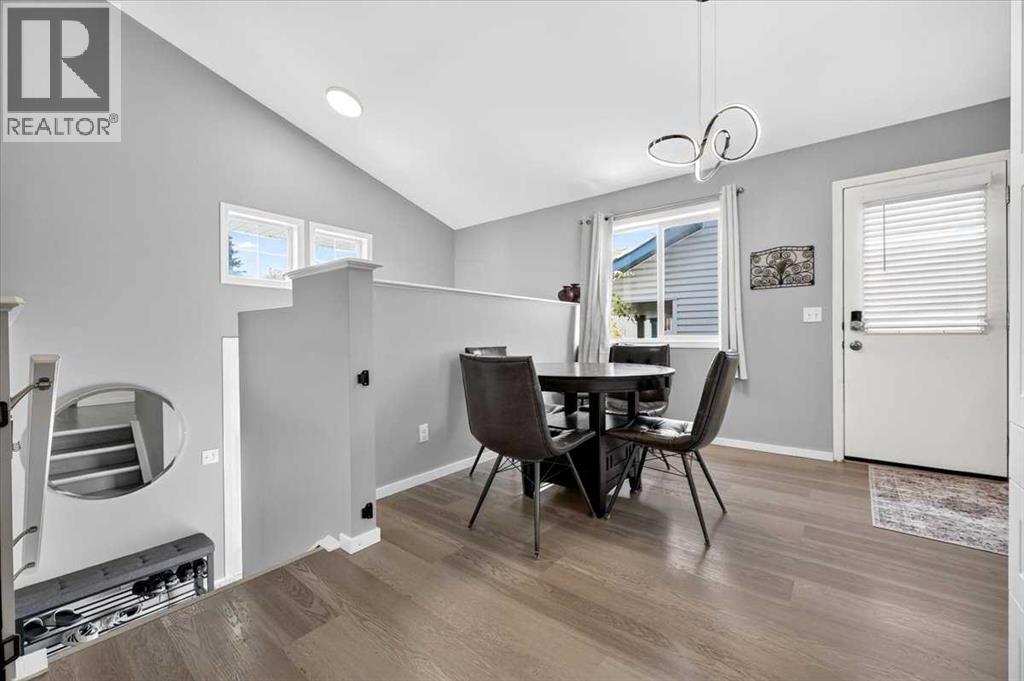 43 Cimarron Meadows Bay, Okotoks, Alberta  T1S 2E4 - Photo 9 - A2351123