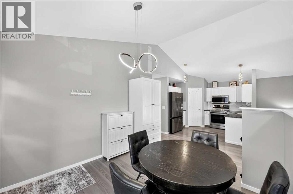 43 Cimarron Meadows Bay, Okotoks, Alberta  T1S 2E4 - Photo 8 - A2351123