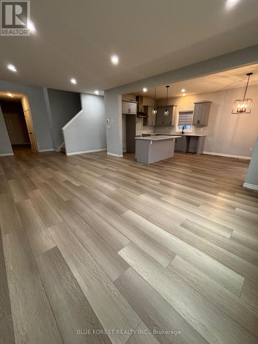 92 Middleton Avenue, London South, Ontario  N6L 0G1 - Photo 5 - X14092592