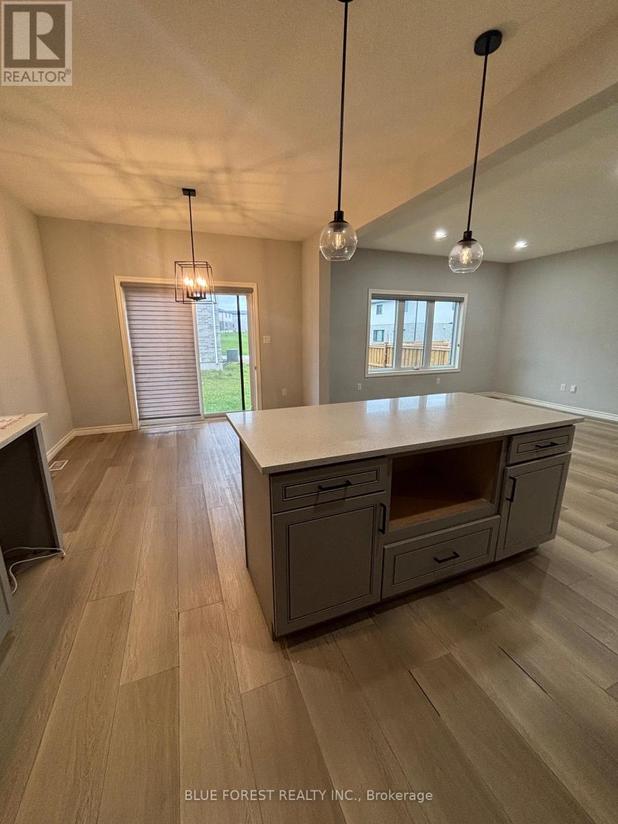 92 Middleton Avenue, London South, Ontario  N6L 0G1 - Photo 8 - X14092592