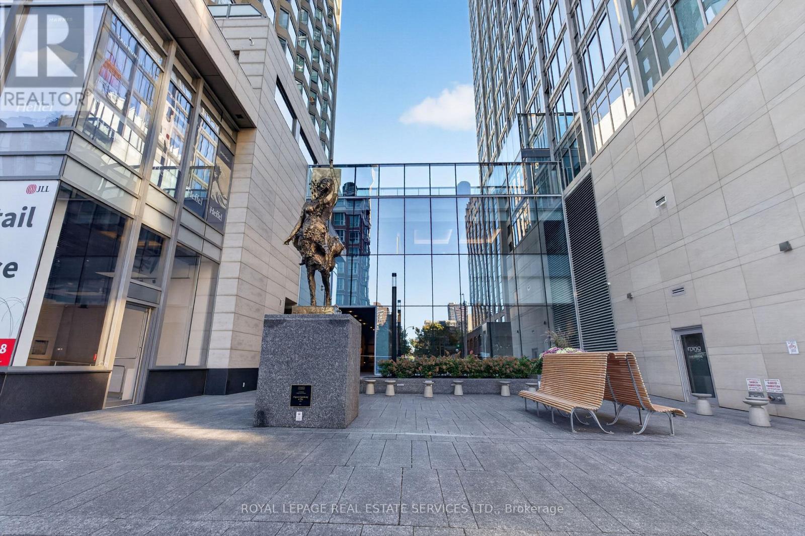1918 - 155 Yorkville Avenue, Toronto, Ontario M5R 0B4 - Photo 6 - C14092566