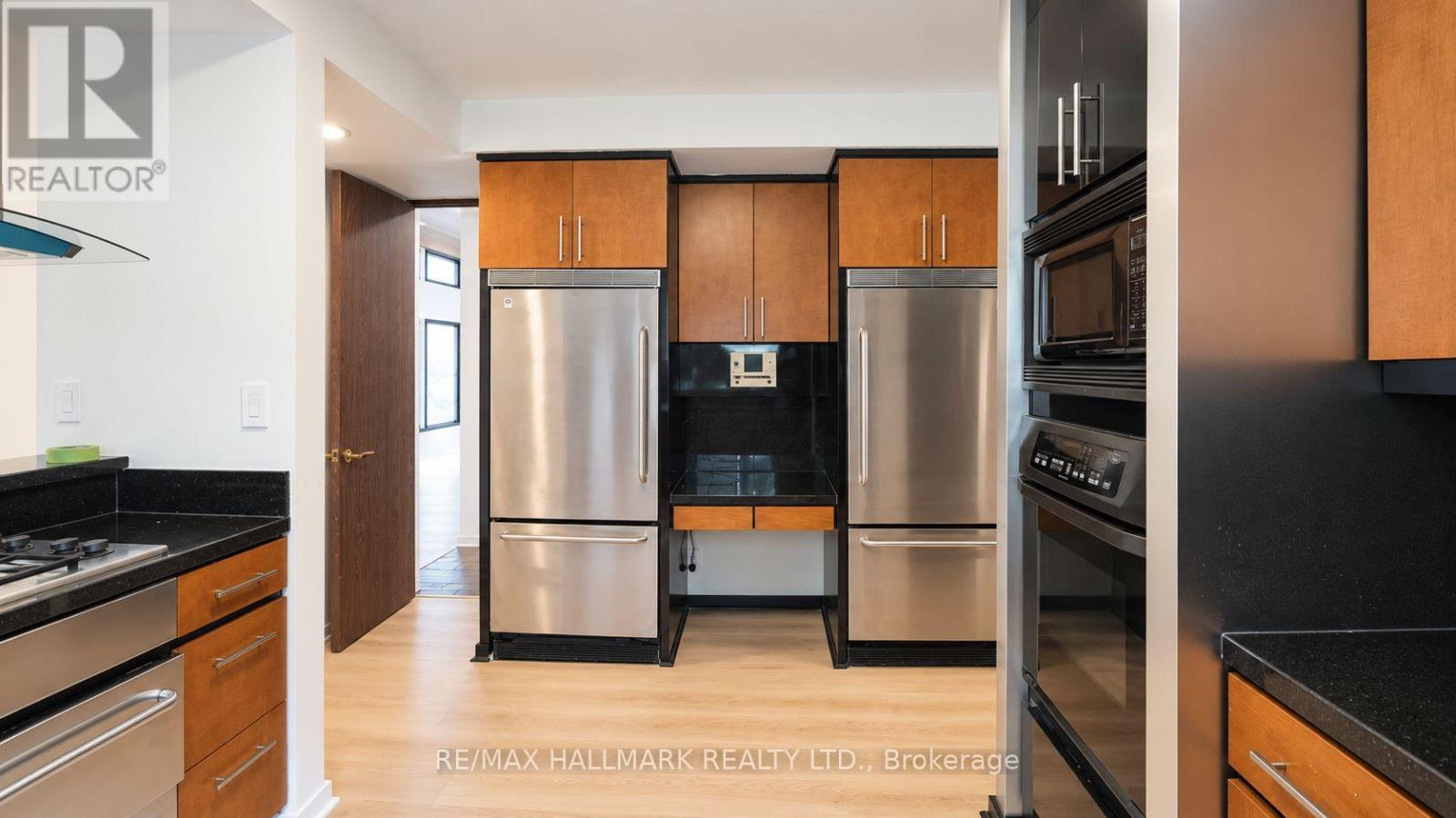 16 Royal Oak Drive, Toronto, Ontario  M3C 2M2 - Photo 11 - C14092744