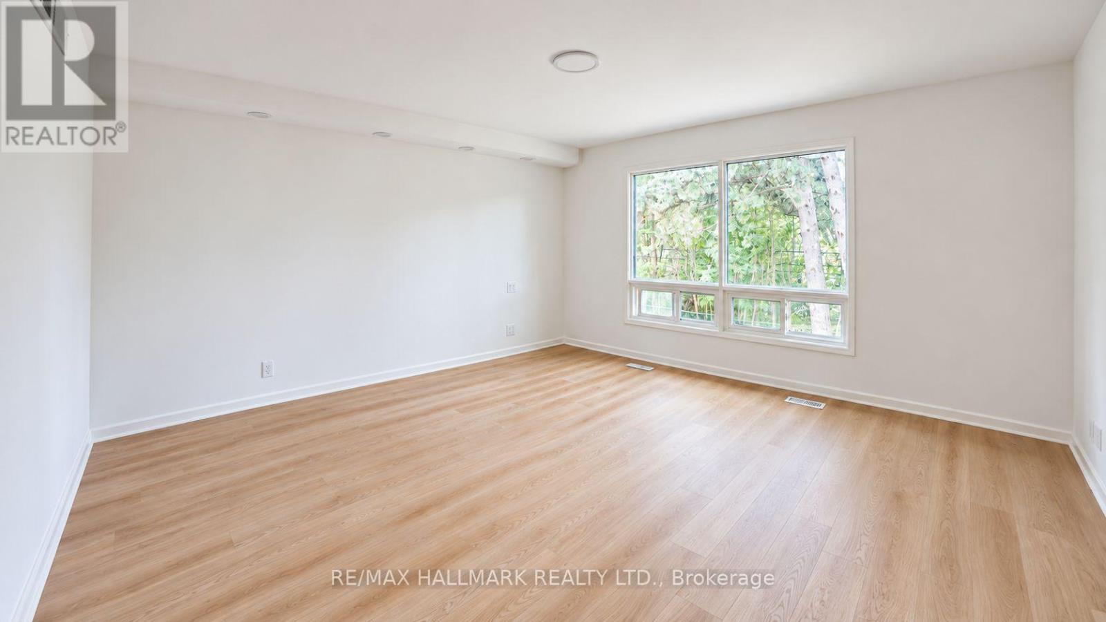 16 Royal Oak Drive, Toronto, Ontario  M3C 2M2 - Photo 14 - C14092744