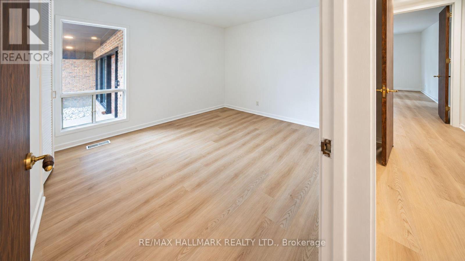 16 Royal Oak Drive, Toronto, Ontario  M3C 2M2 - Photo 19 - C14092744