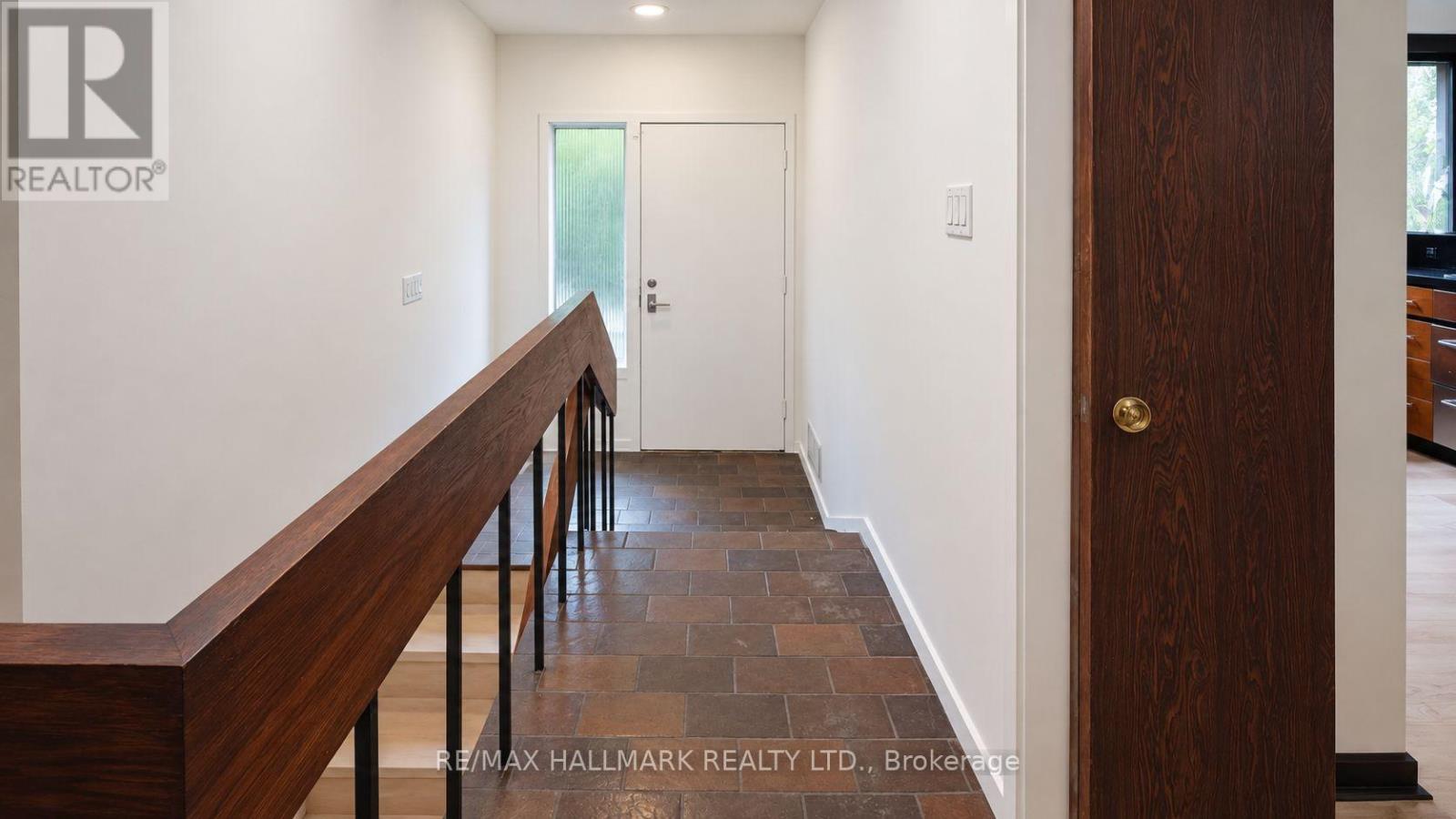 16 Royal Oak Drive, Toronto, Ontario  M3C 2M2 - Photo 25 - C14092744