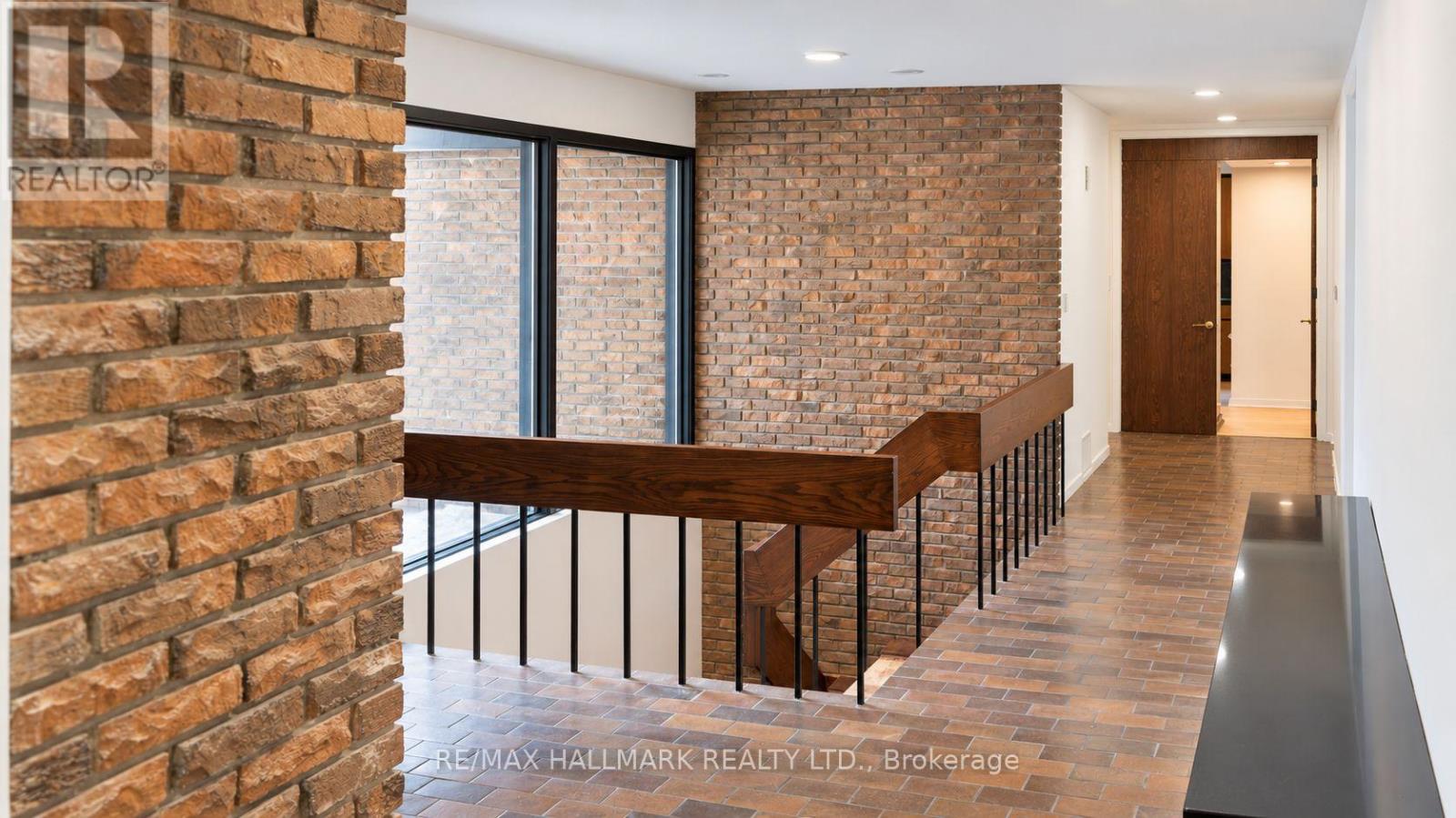 16 Royal Oak Drive, Toronto, Ontario  M3C 2M2 - Photo 3 - C14092744