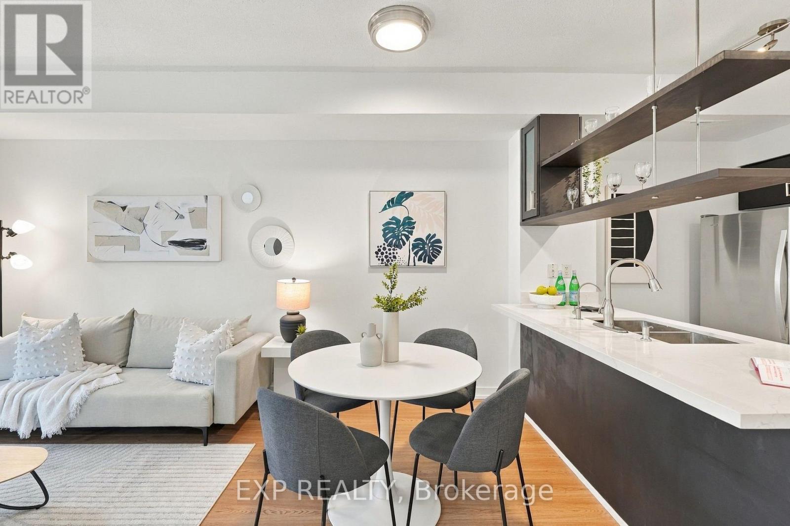 301 - 9 Spadina Avenue, Toronto, Ontario  M5V 3V5 - Photo 2 - C14092850