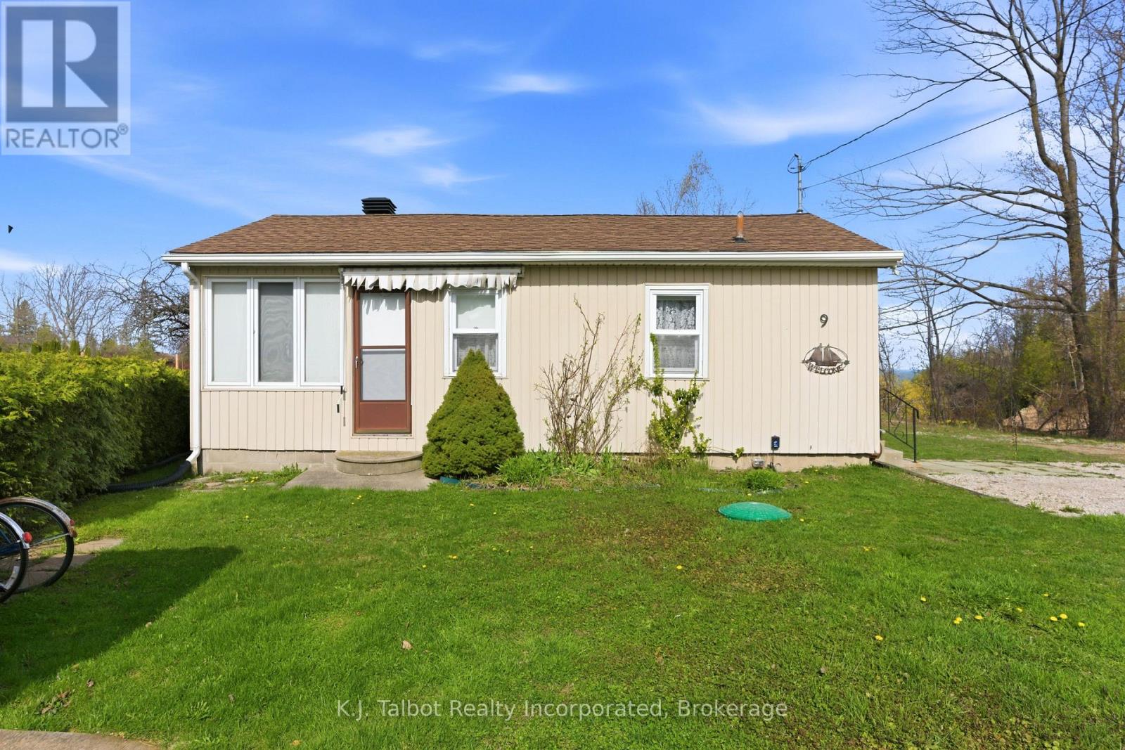 9 Ravine Park Drive N, Central Huron, Ontario  N7A 3X8 - Photo 2 - X14092688