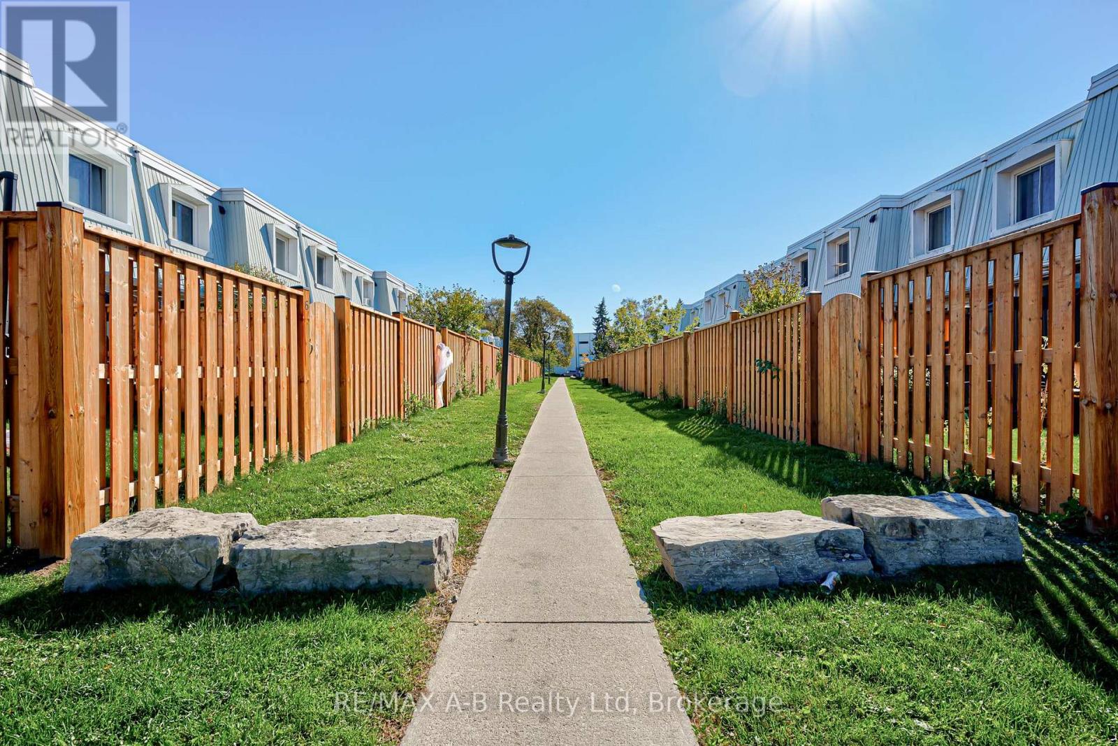 7 - 300 Traynor Avenue, Kitchener, Ontario  N2C 2J1 - Photo 2 - X14092782