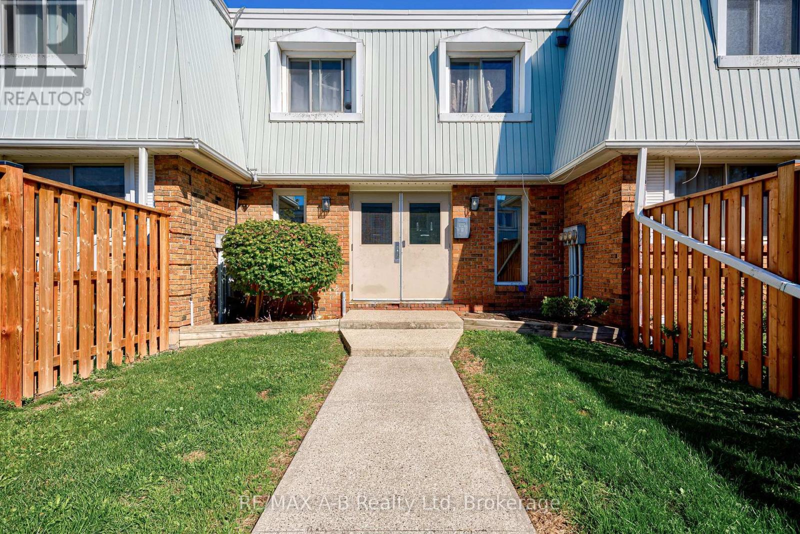 7 - 300 Traynor Avenue, Kitchener, Ontario  N2C 2J1 - Photo 3 - X14092782