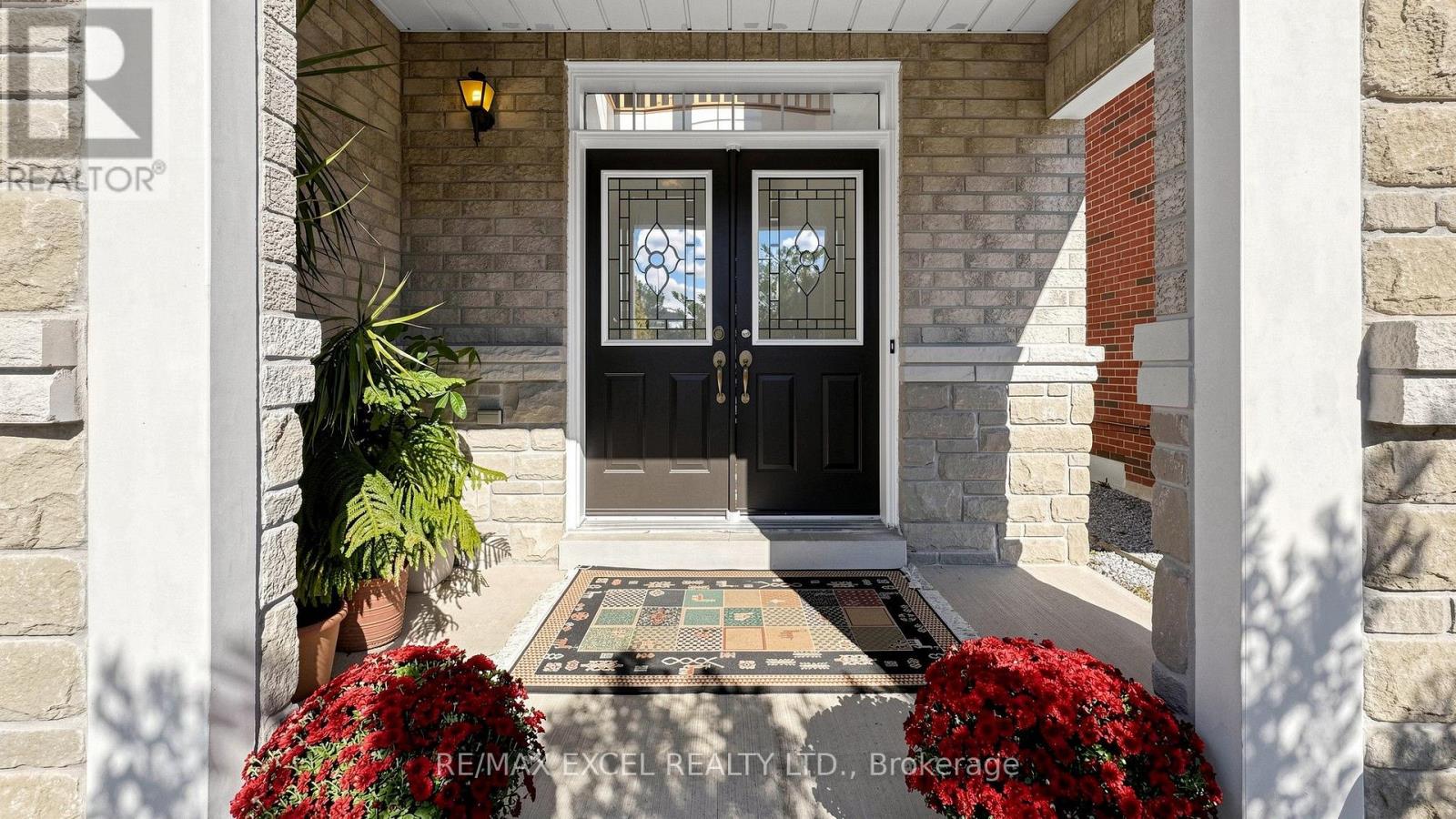 44 Canyon Hill Avenue, Richmond Hill, Ontario  L4C 9T5 - Photo 3 - N14081770