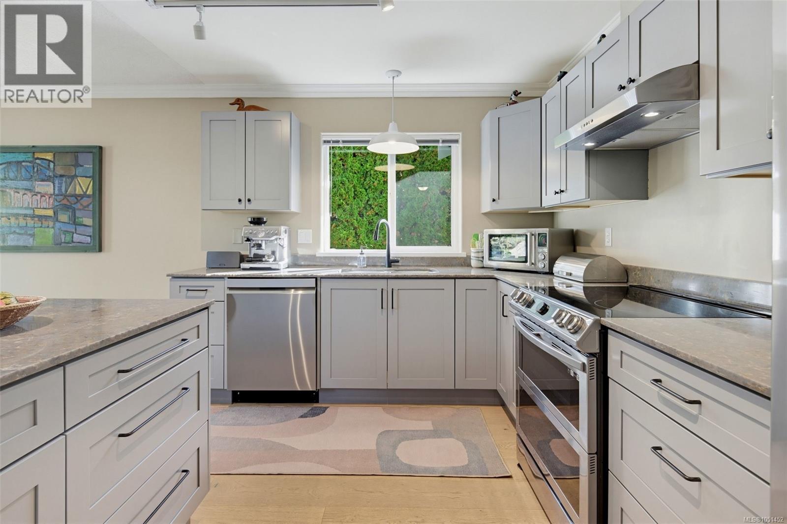 1 126 Hallowell Rd