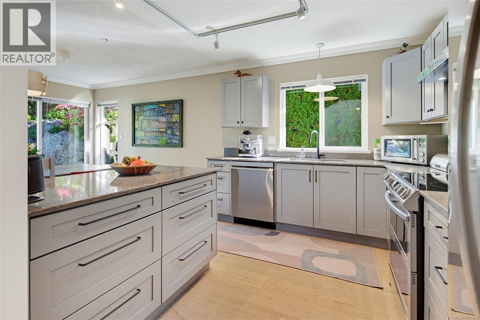 1 126 Hallowell Rd