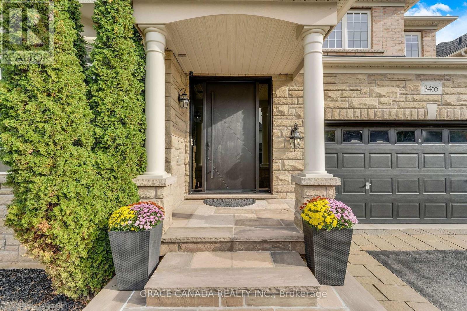 3455 Liptay Avenue, Oakville, Ontario  L6M 0M7 - Photo 2 - W14092620