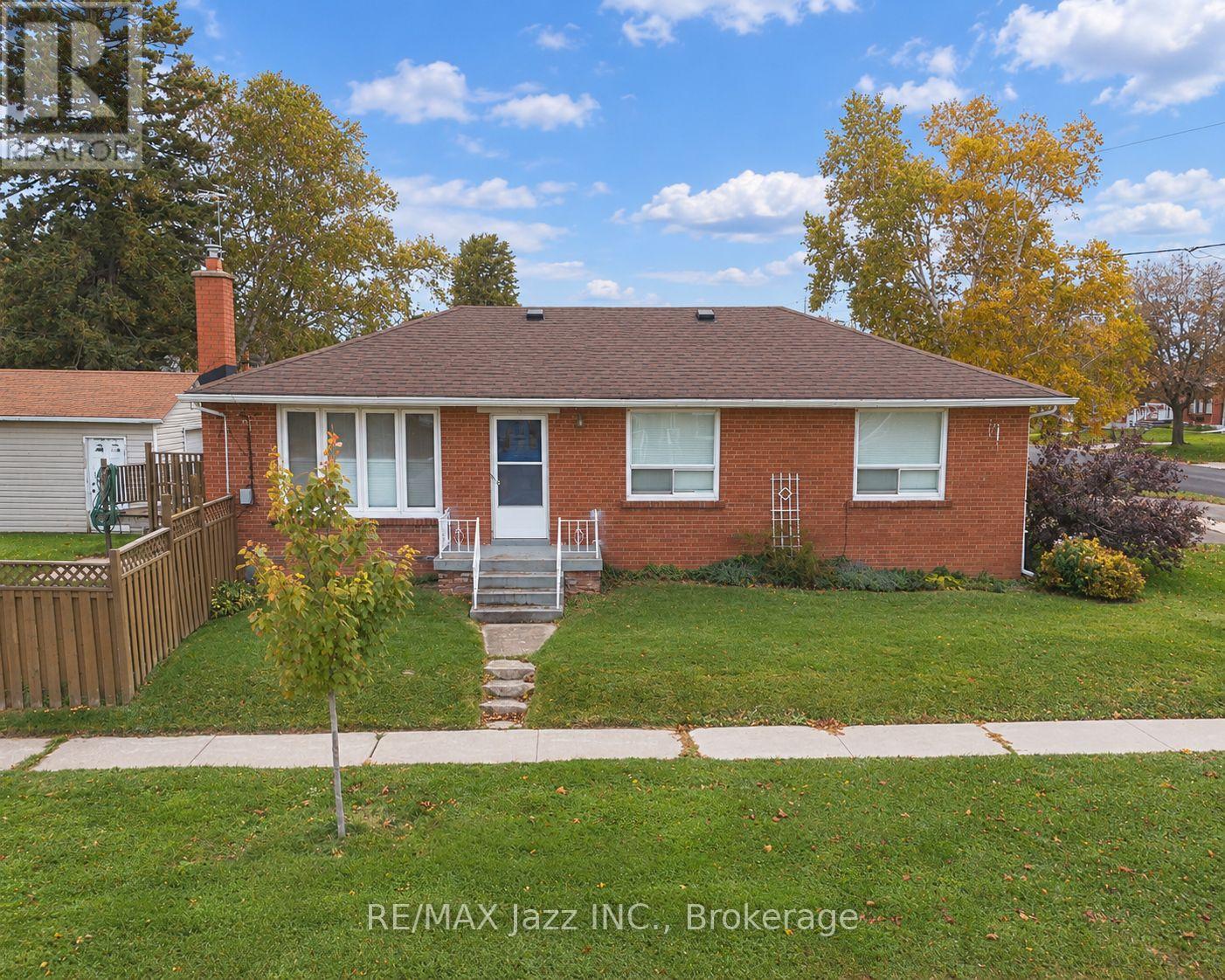 729 Lakeview Avenue, Oshawa, Ontario  L1J 1B7 - Photo 2 - E14093006