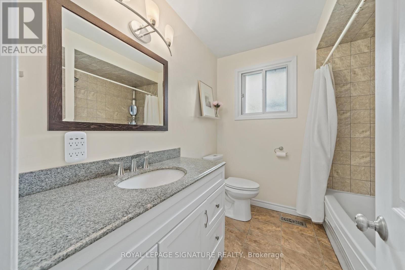 4 Moss Street, Toronto, Ontario  M1E 2B6 - Photo 15 - E14093010