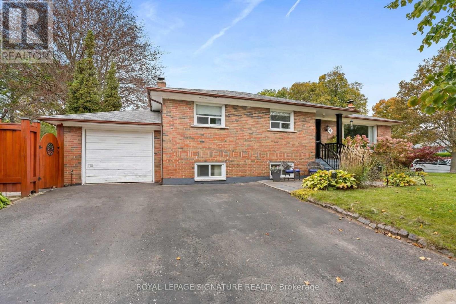4 Moss Street, Toronto, Ontario  M1E 2B6 - Photo 2 - E14093010