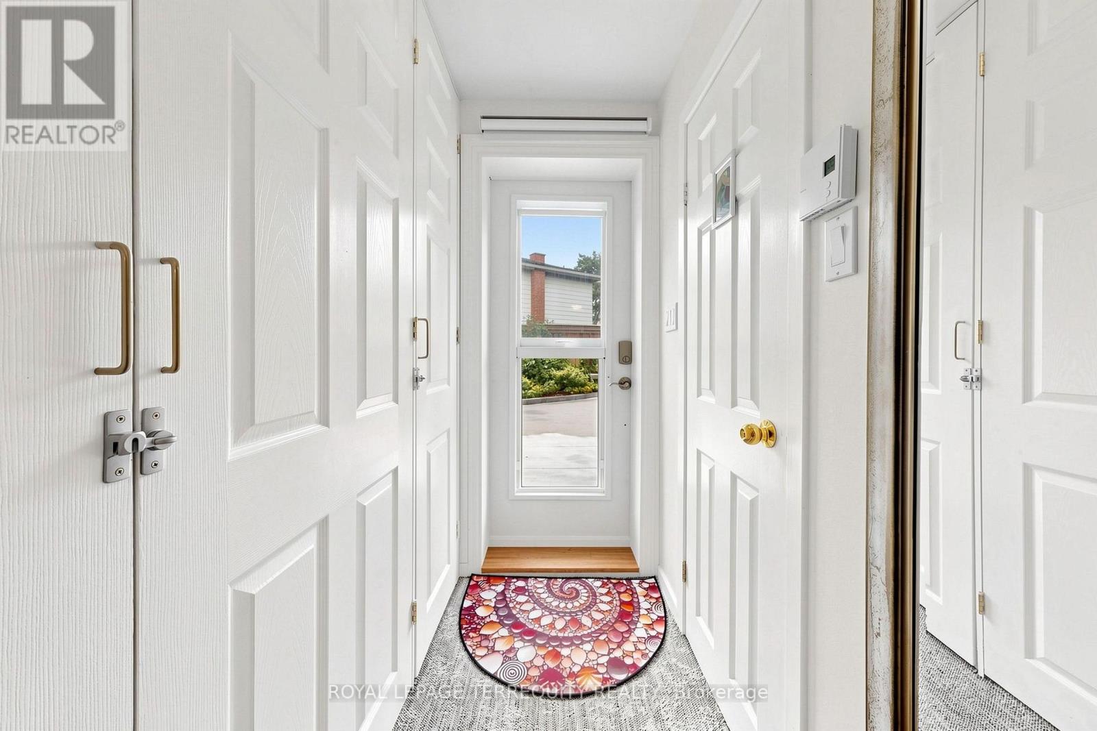 3253 Ibbetson Crescent, Mississauga, Ontario  L5C 1Z1 - Photo 4 - W14092906