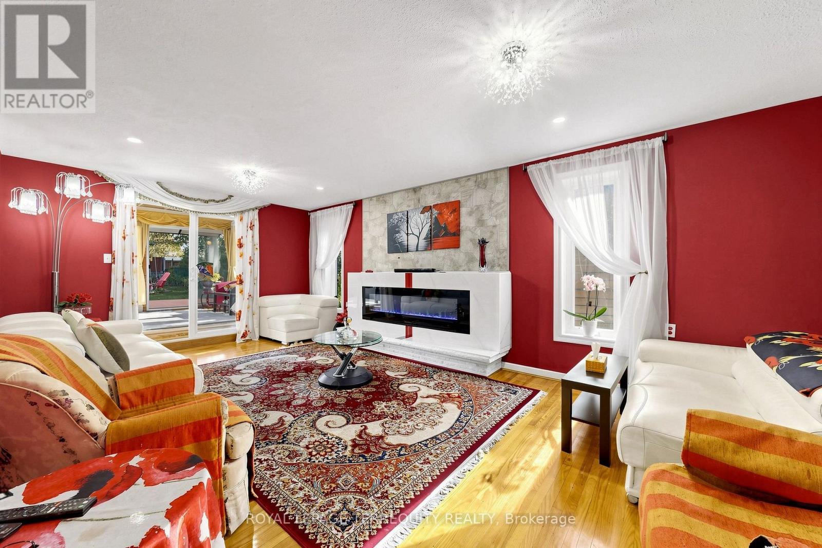 3253 Ibbetson Crescent, Mississauga, Ontario  L5C 1Z1 - Photo 5 - W14092906