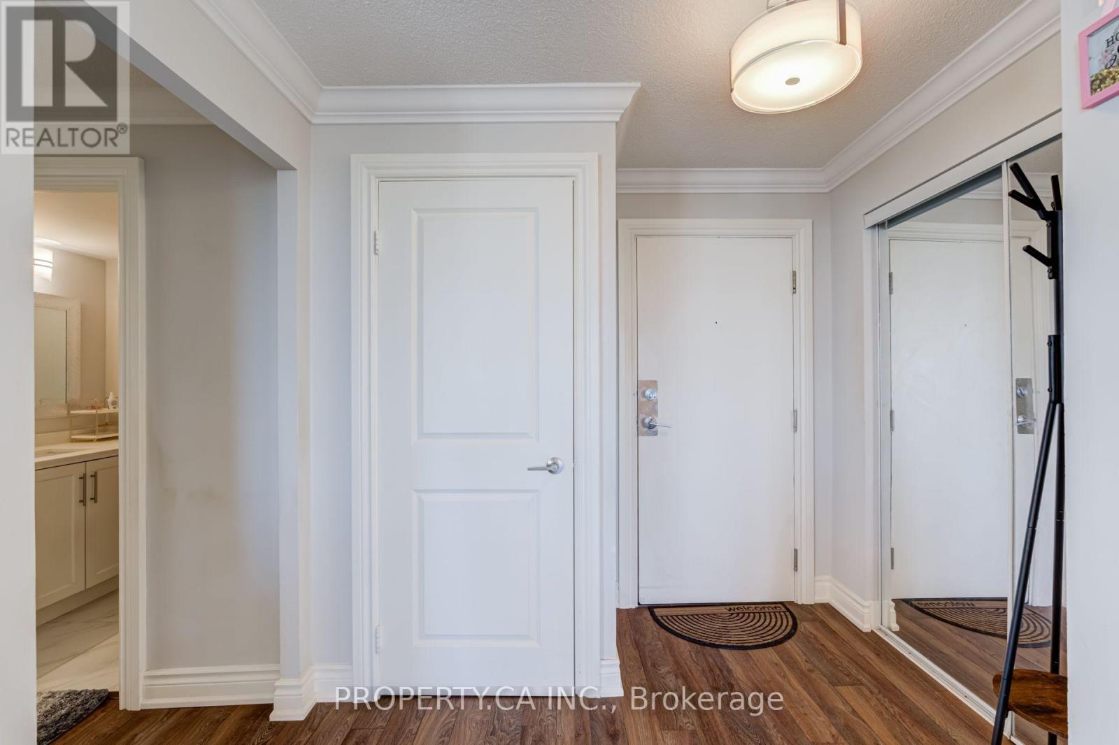 601 - 1155 Bough Beeches Boulevard, Mississauga, Ontario  L4W 4N2 - Photo 3 - W14092932