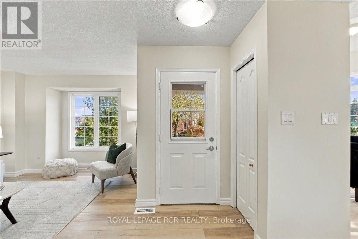 31 Montgomery Boulevard, Orangeville, Ontario  L9W 5H6 - Photo 3 - W14092994