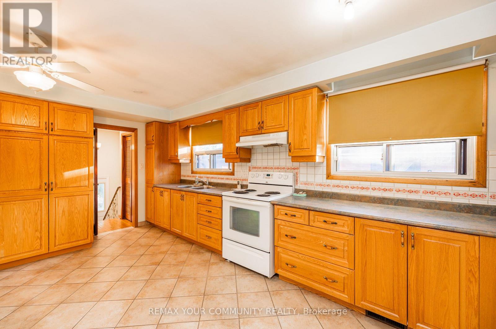 11 Anthia Drive, Toronto, Ontario  M9L 1K6 - Photo 11 - W14093032