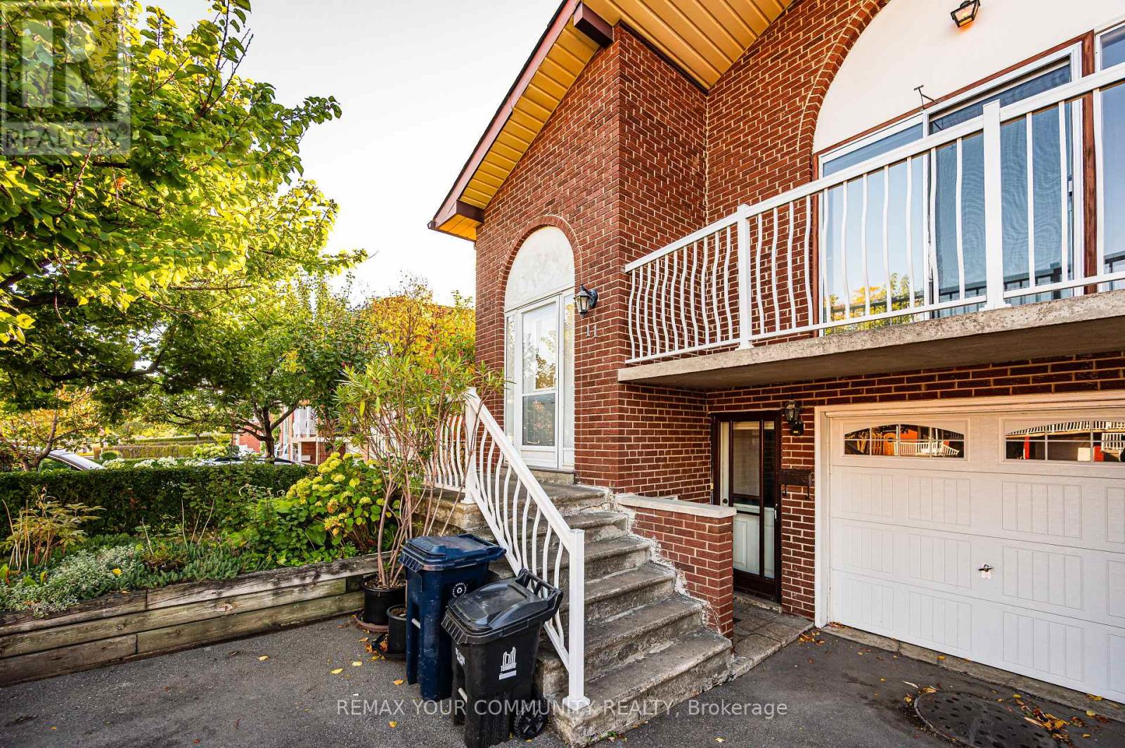 11 Anthia Drive, Toronto, Ontario  M9L 1K6 - Photo 3 - W14093032