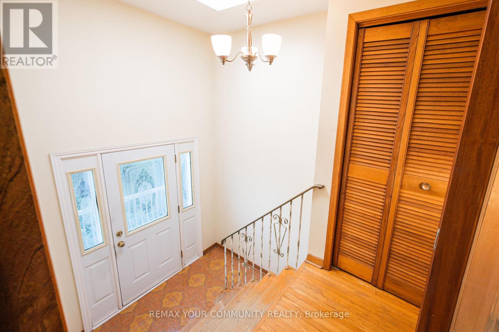 11 Anthia Drive, Toronto, Ontario  M9L 1K6 - Photo 4 - W14093032