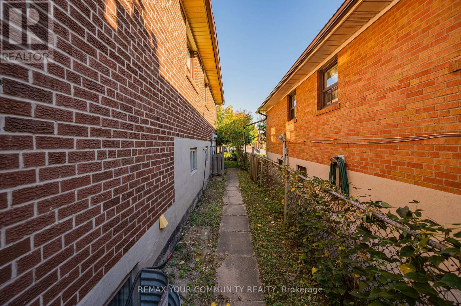 11 Anthia Drive, Toronto, Ontario  M9L 1K6 - Photo 43 - W14093032