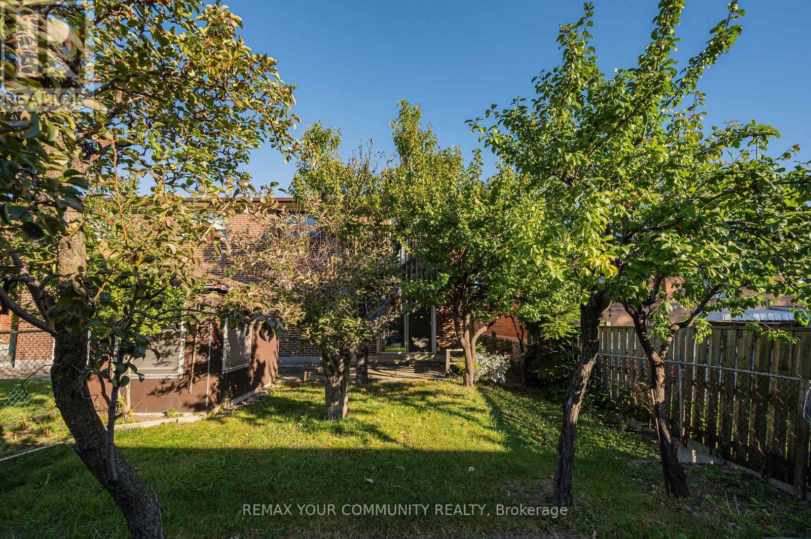 11 Anthia Drive, Toronto, Ontario  M9L 1K6 - Photo 49 - W14093032