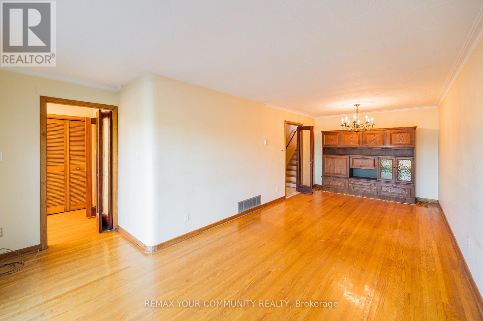 11 Anthia Drive, Toronto, Ontario  M9L 1K6 - Photo 5 - W14093032