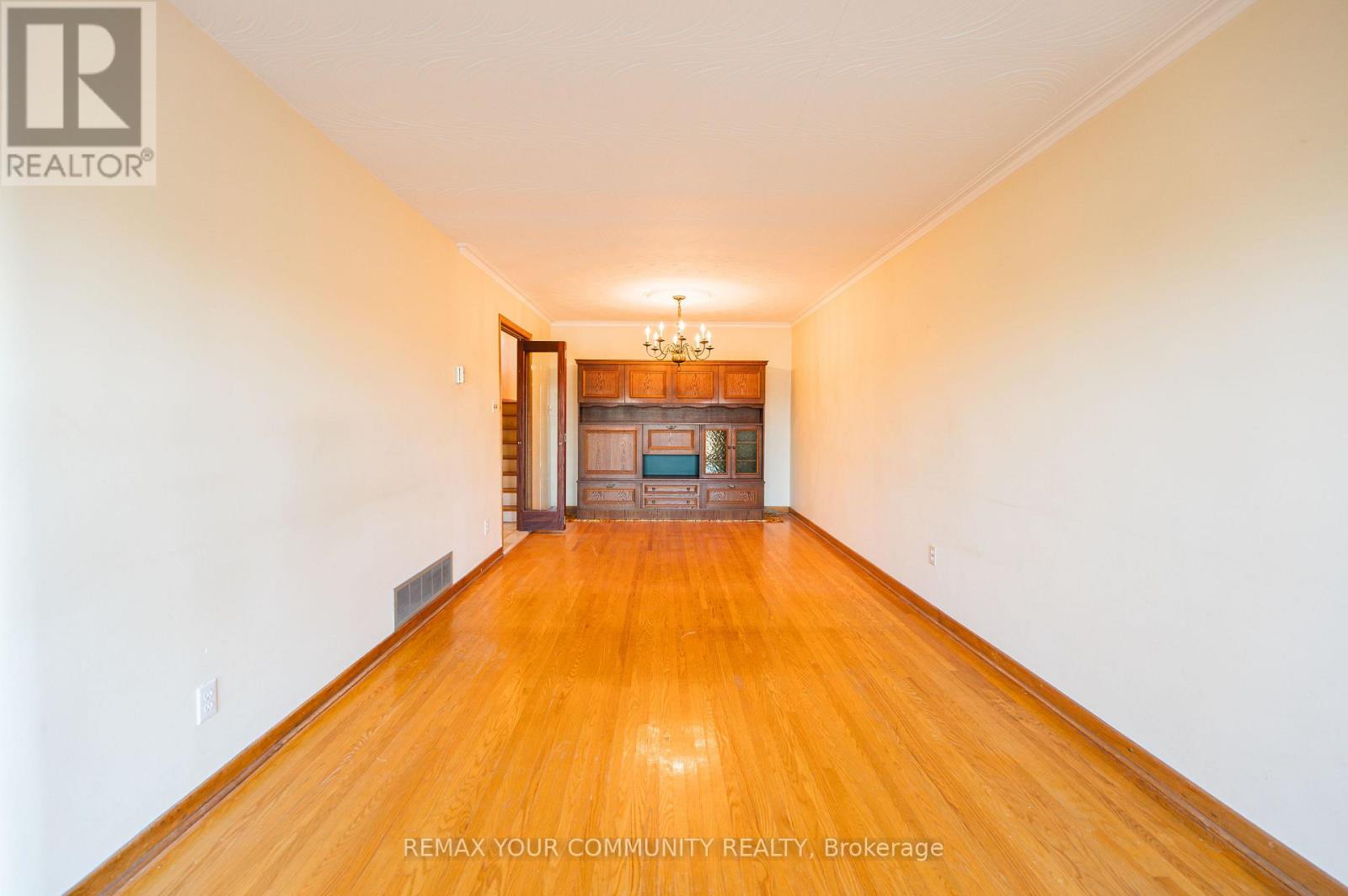 11 Anthia Drive, Toronto, Ontario  M9L 1K6 - Photo 6 - W14093032