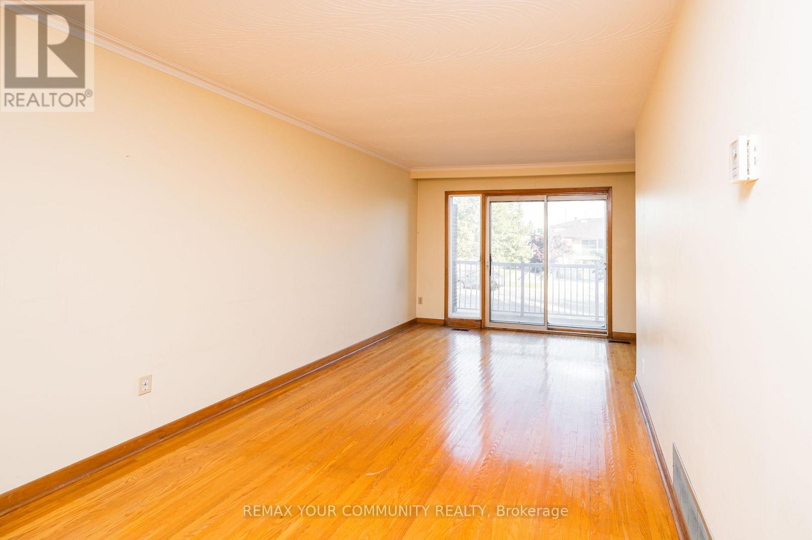 11 Anthia Drive, Toronto, Ontario  M9L 1K6 - Photo 8 - W14093032