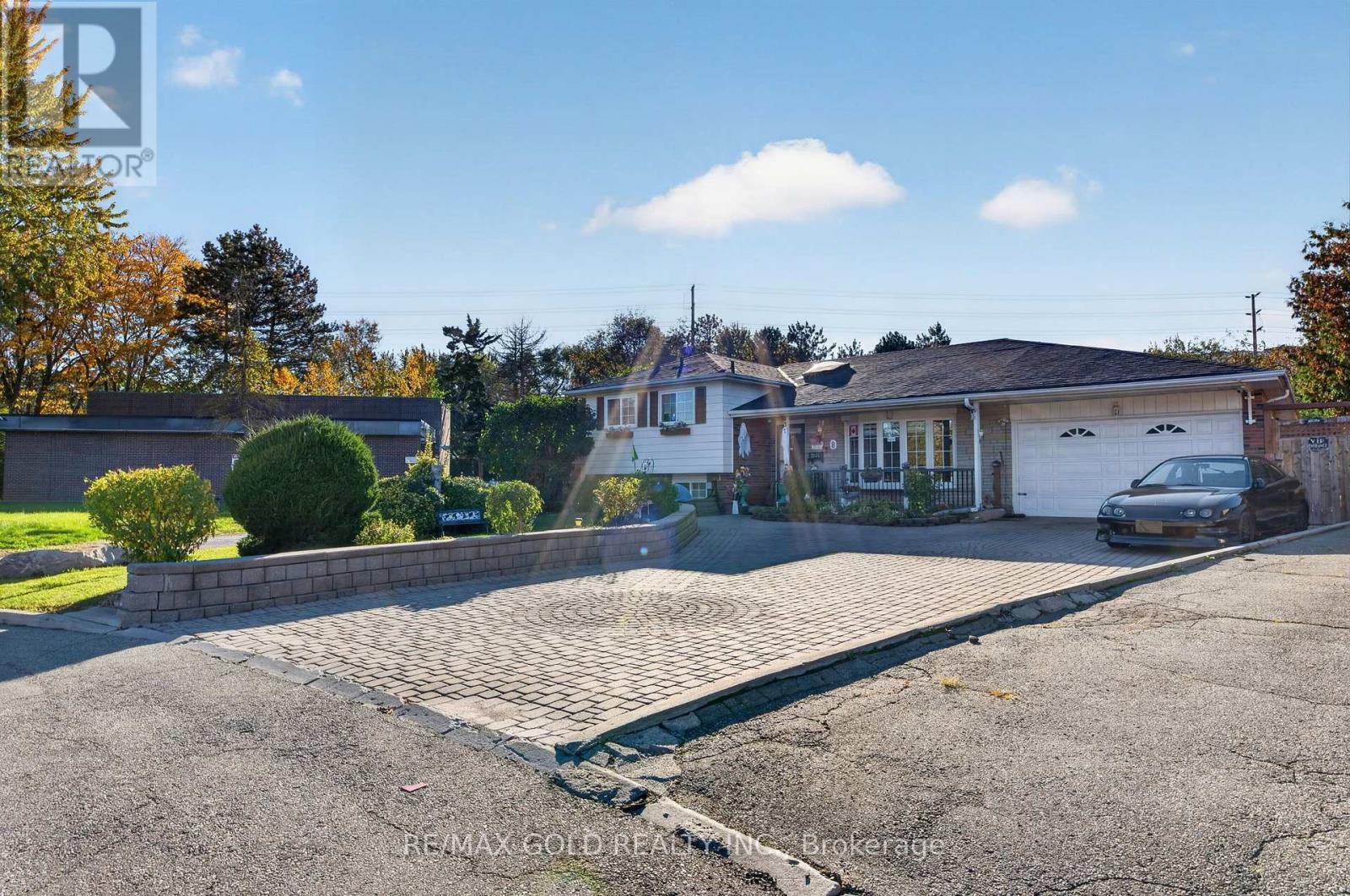 8 Easton Place, Brampton, Ontario  L6T 2A7 - Photo 4 - W14092814