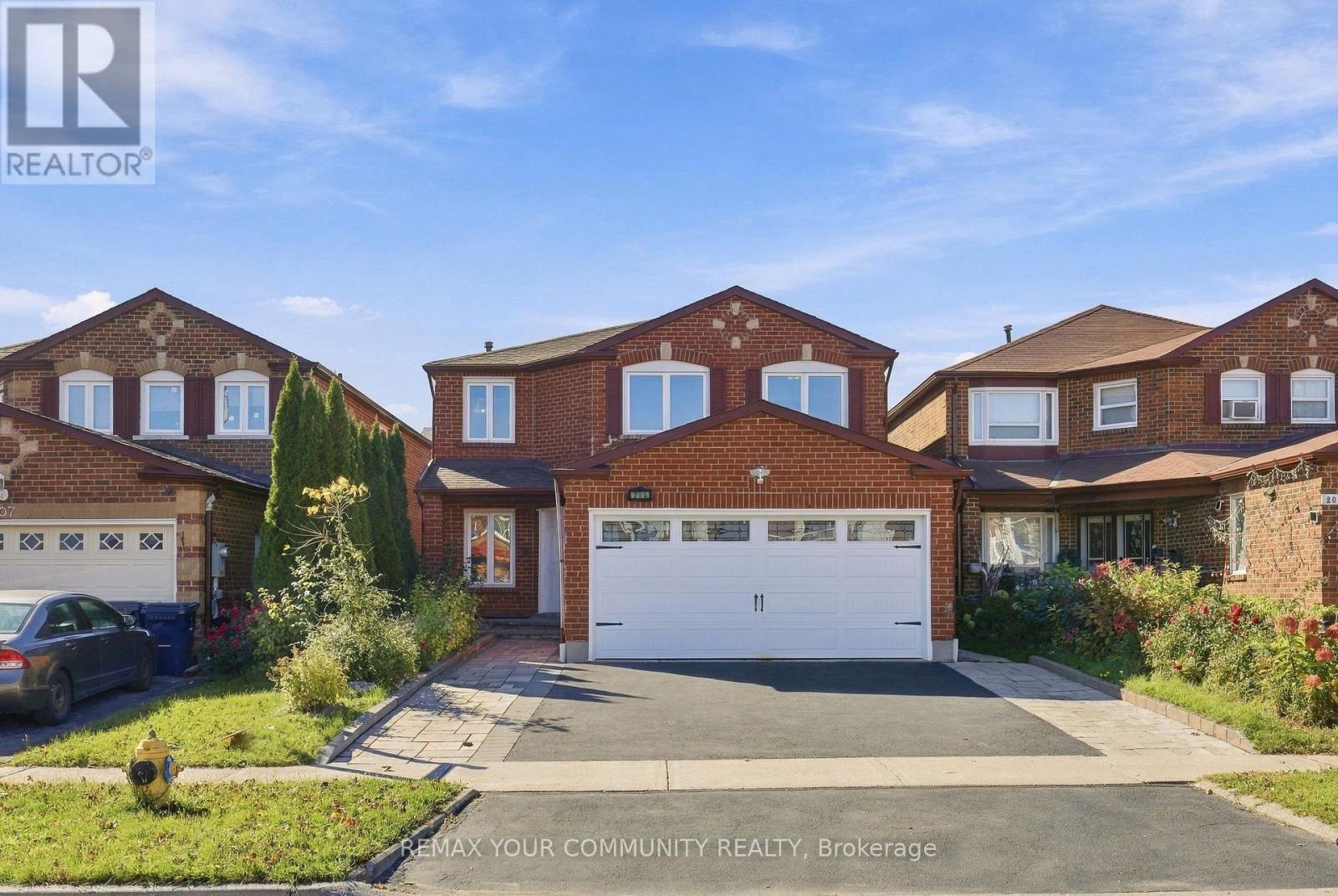 205 HUPFIELD TRAIL, Toronto, Ontario