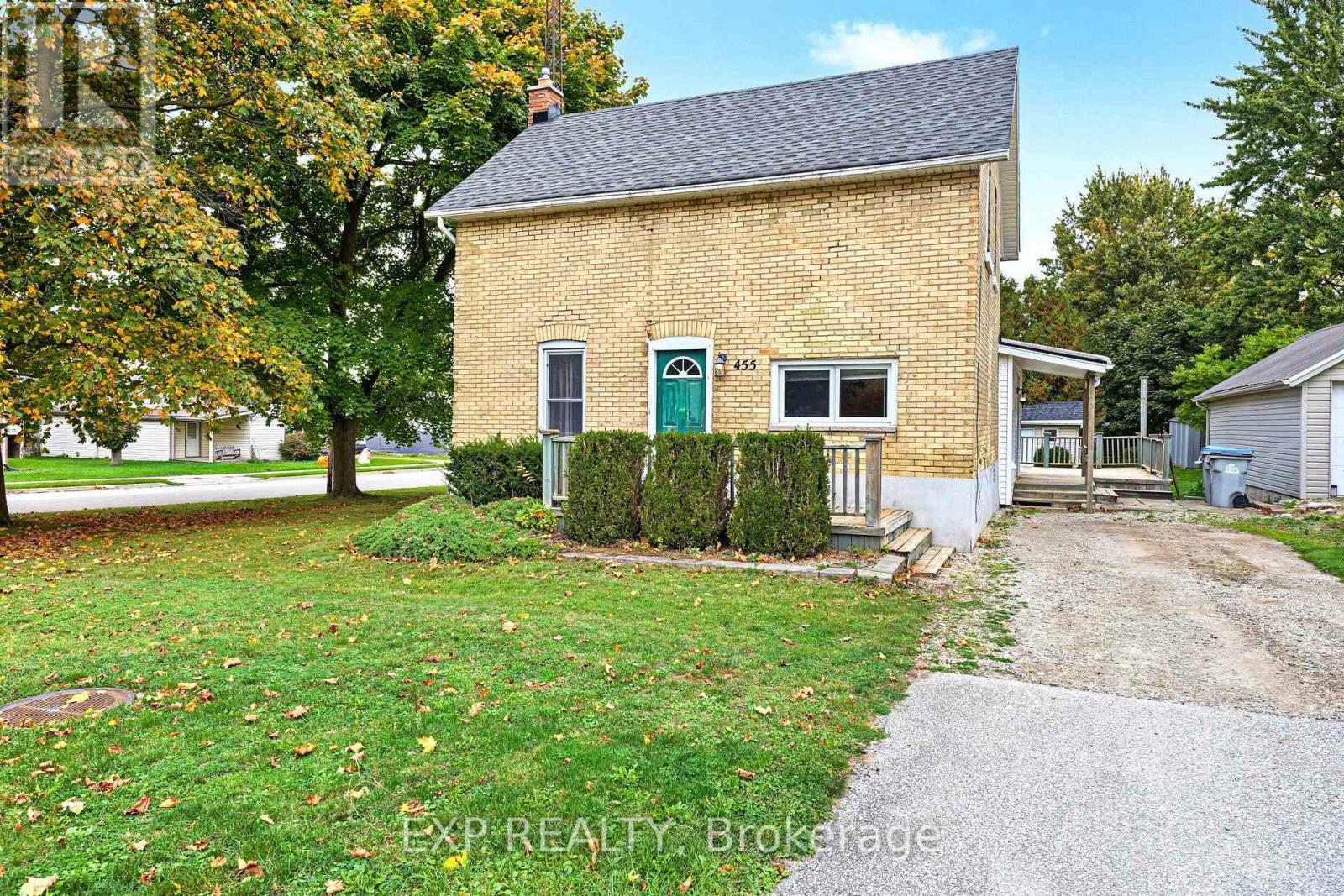 455 SIMCOE STREET, Warwick, Ontario