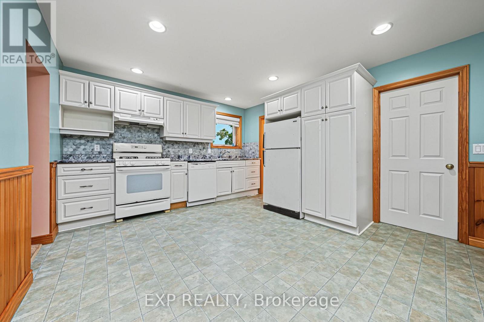455 Simcoe Street, Warwick, Ontario  N0M 2S0 - Photo 16 - X14093320