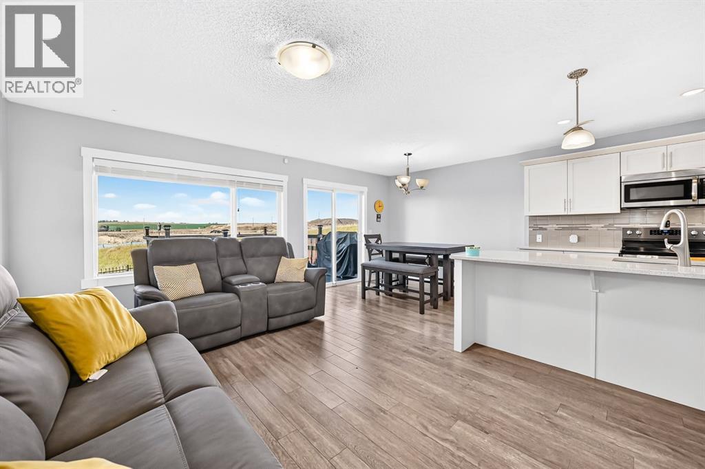 387 Sunrise View, Cochrane, Alberta  T4C 0V3 - Photo 11 - A2348185