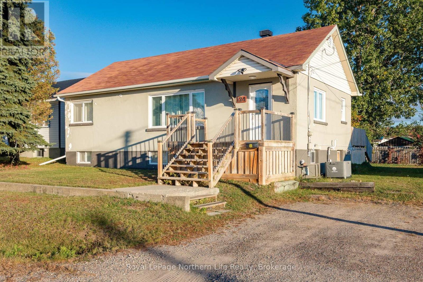 124 Vincent Avenue, North Bay, Ontario  P1B 7K5 - Photo 2 - X14093046