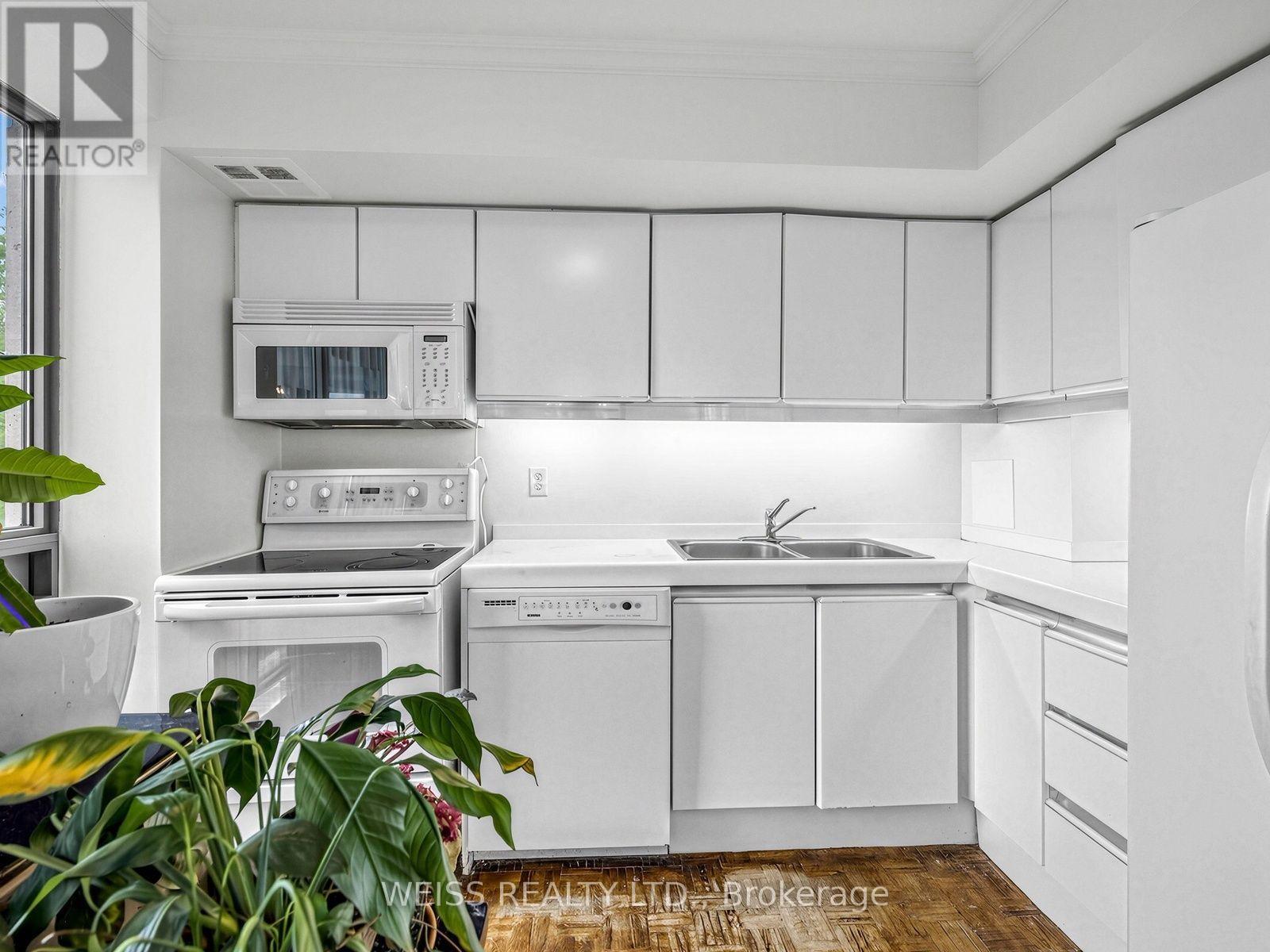 903 - 63 St. Clair Avenue W, Toronto, Ontario  M4V 2Y9 - Photo 12 - C14093132