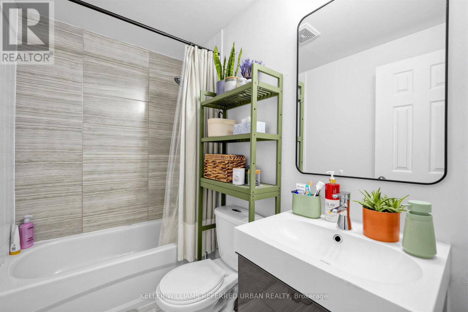 20 Concord Avenue, Toronto, Ontario  M6H 2P1 - Photo 6 - C14093274