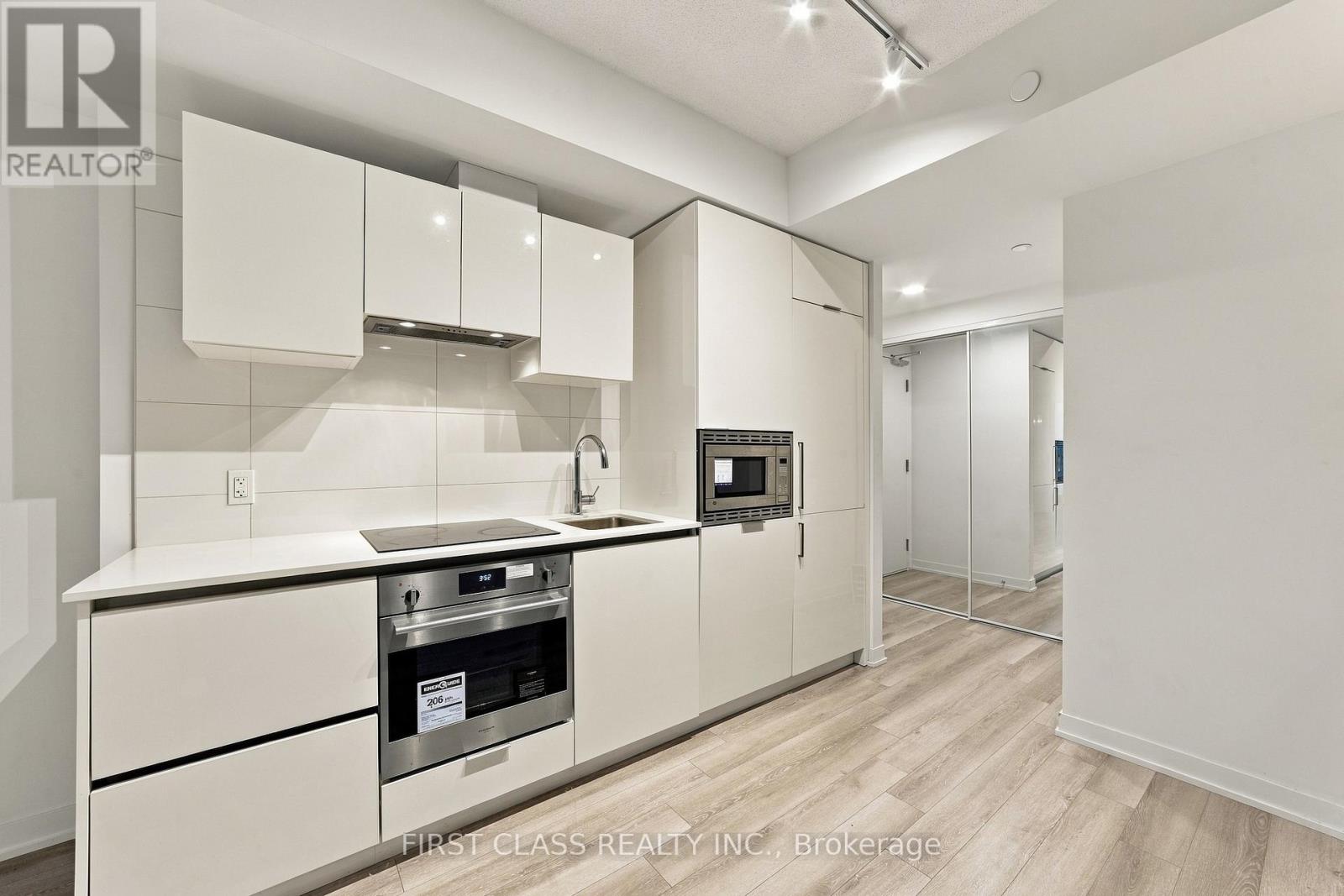 401 - 238 Simcoe Street, Toronto, Ontario  M5T 0E2 - Photo 3 - C14093334