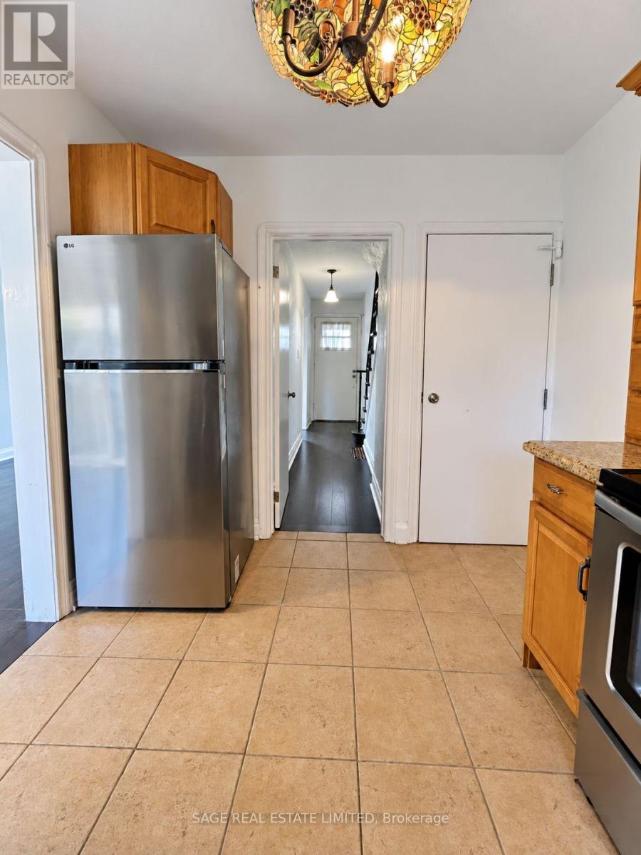 Upper/main Unit - 309 Blantyre Avenue, Toronto, Ontario  M1N 2S6 - Photo 11 - E14093110