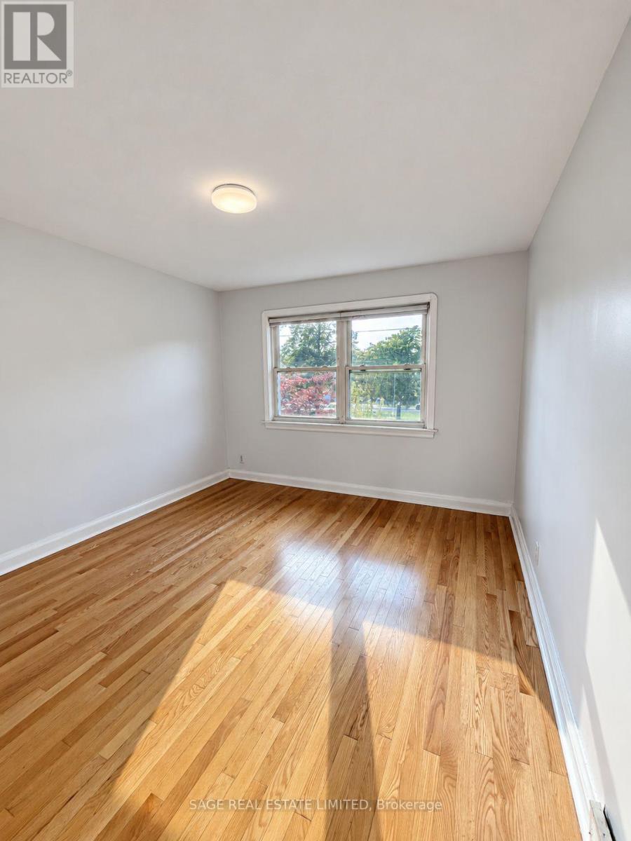 Upper/main Unit - 309 Blantyre Avenue, Toronto, Ontario  M1N 2S6 - Photo 13 - E14093110